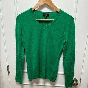 100% Cashmere Small V-neck sweater